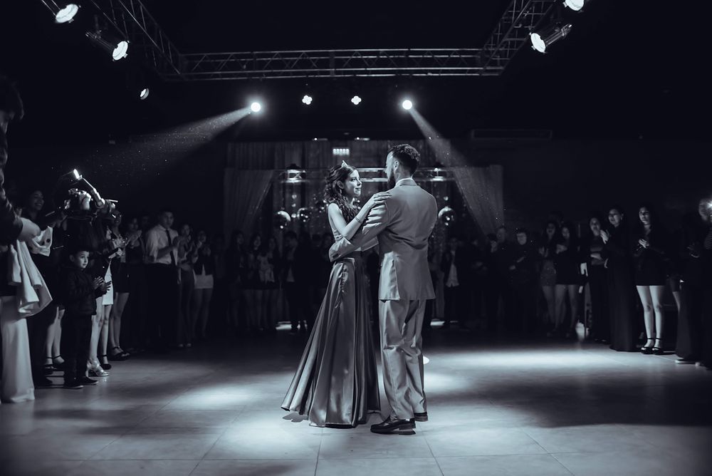 Vals de la quinceañera en blanco y negro